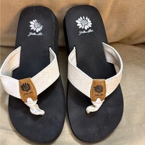 Yellow Box Women's White and Black Sandals